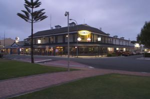 Grand Tasman Hotel - Tourism Cairns